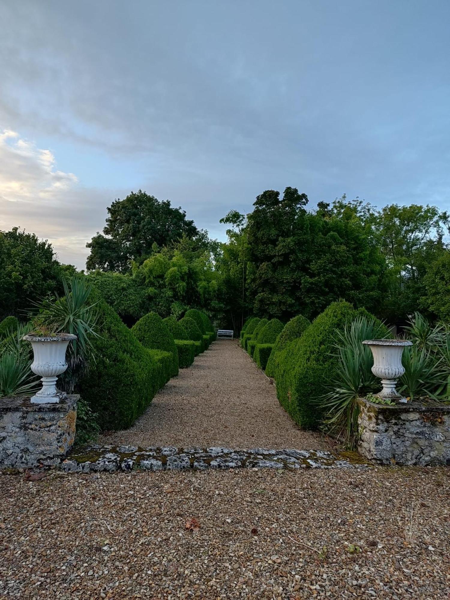 Maison Angulus Ridet Bed & Breakfast *
